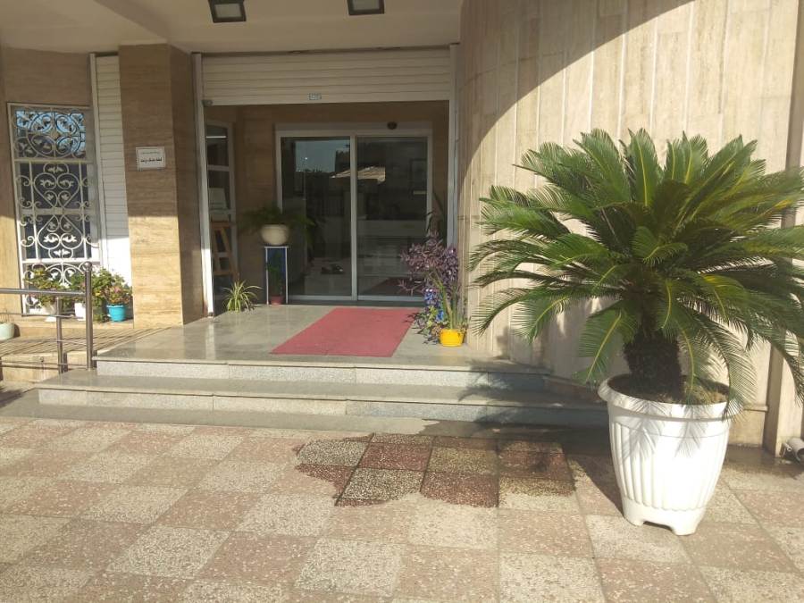 ورودی کتابخانه کتابخانه عمومی میرزا کوچک جنگلی